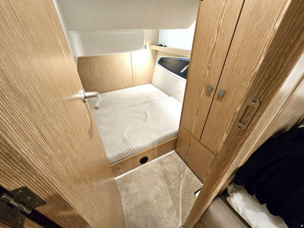 Sealine S330
