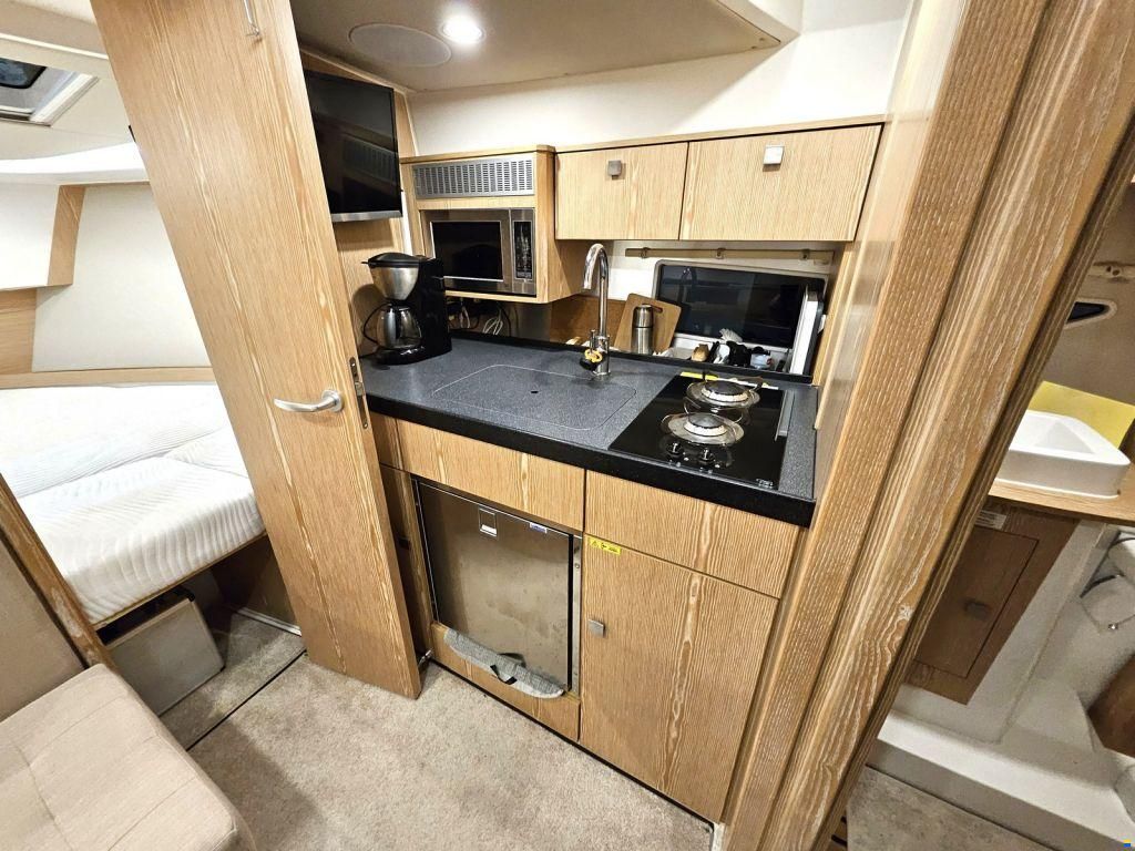 Sealine S330