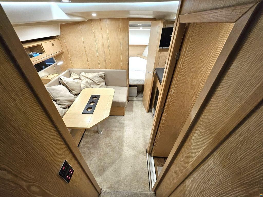Sealine S330