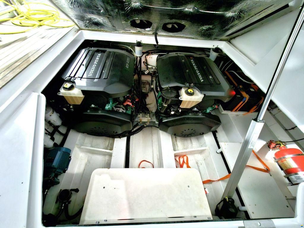 Sealine S330