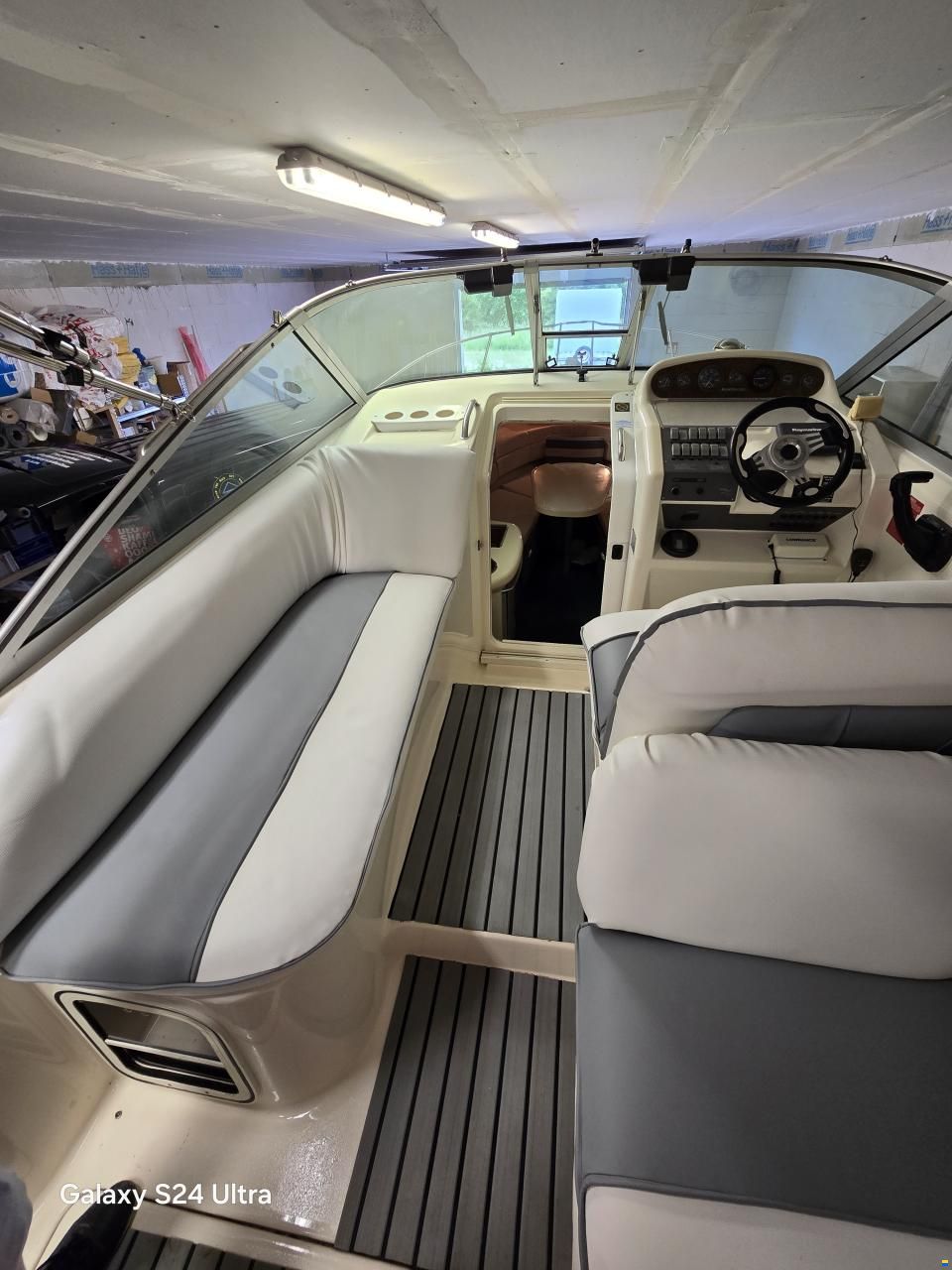 Sea Ray Sundancer 270