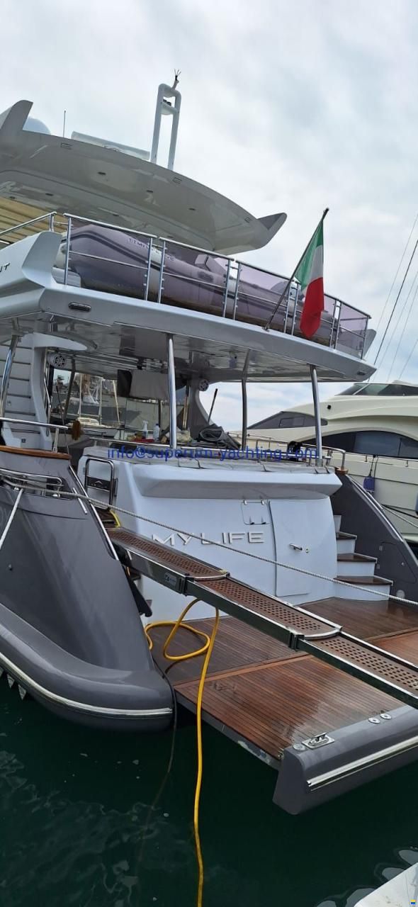 Azimut 75