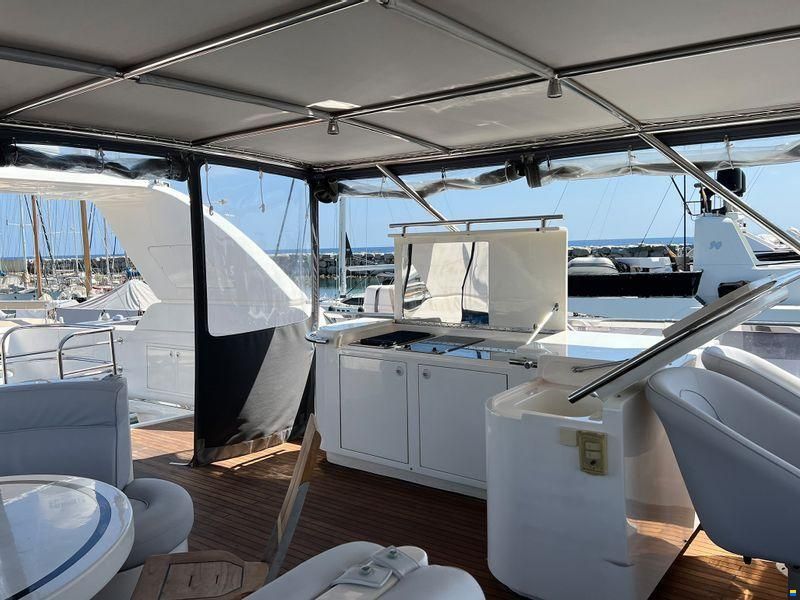 Elegance Yachts 82S