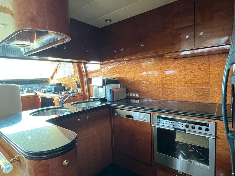 Elegance Yachts 82S