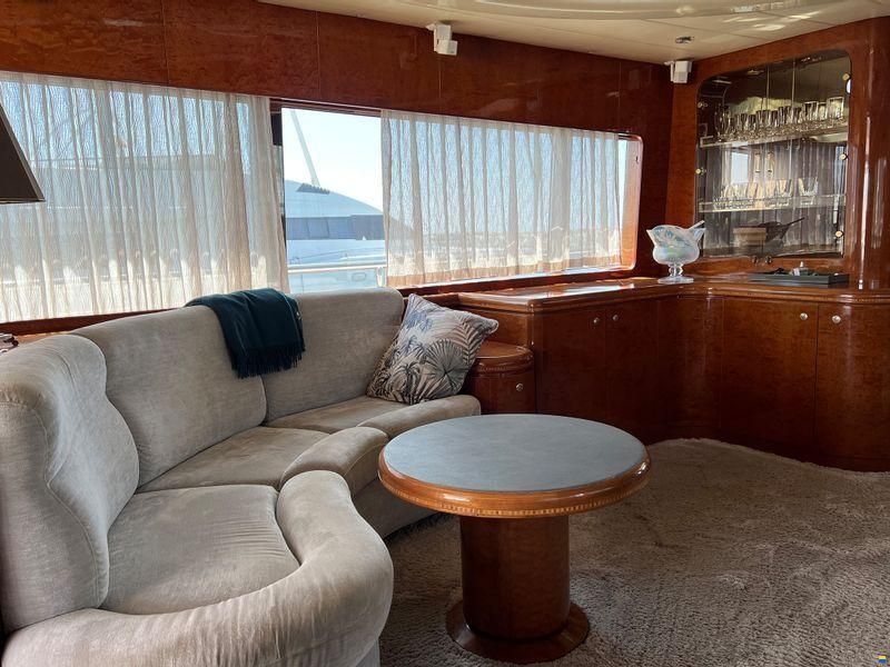 Elegance Yachts 82S