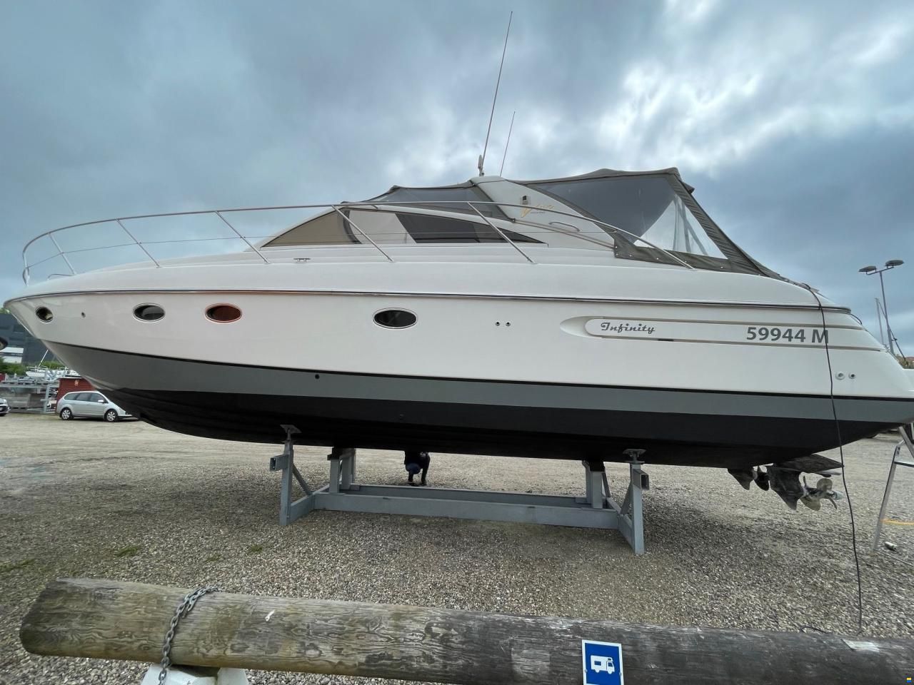 Princess V42