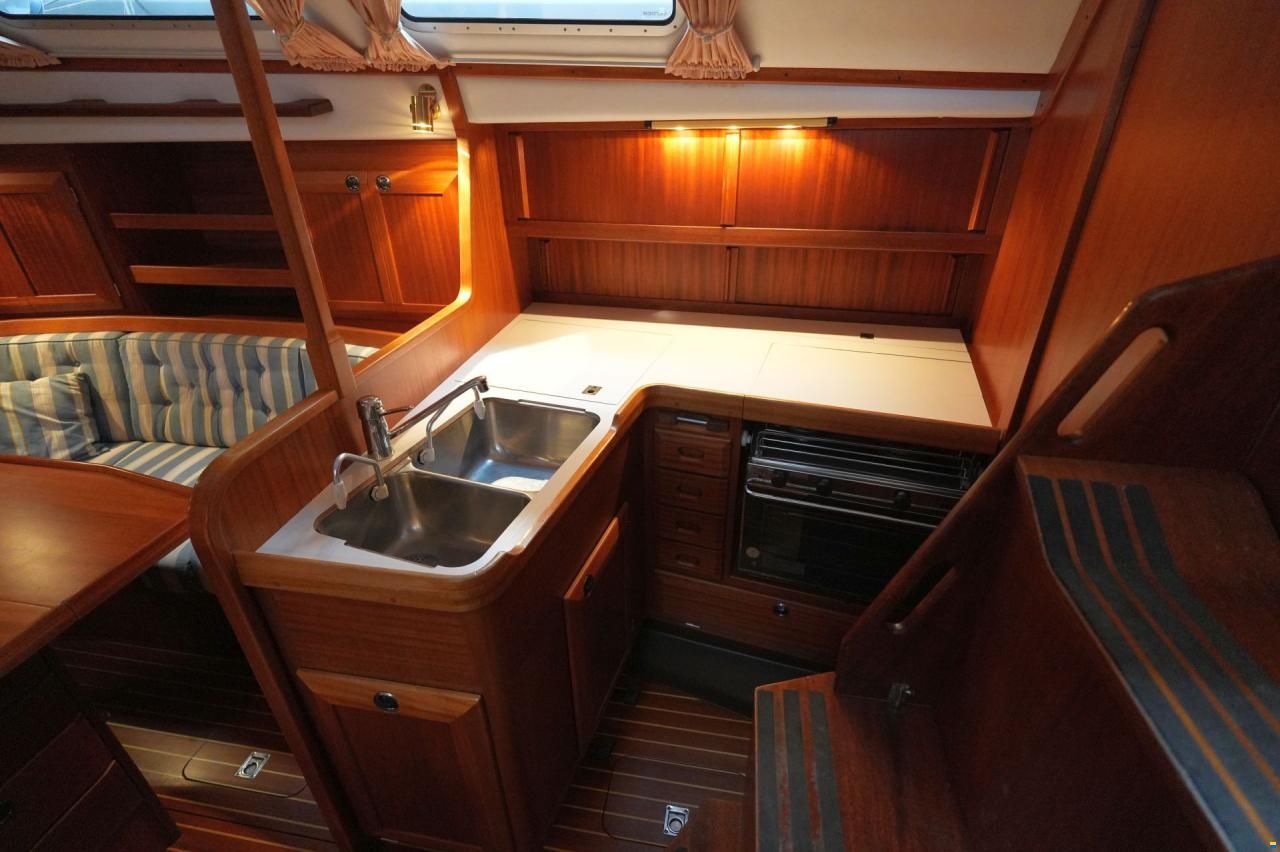 Sweden Yachts 370