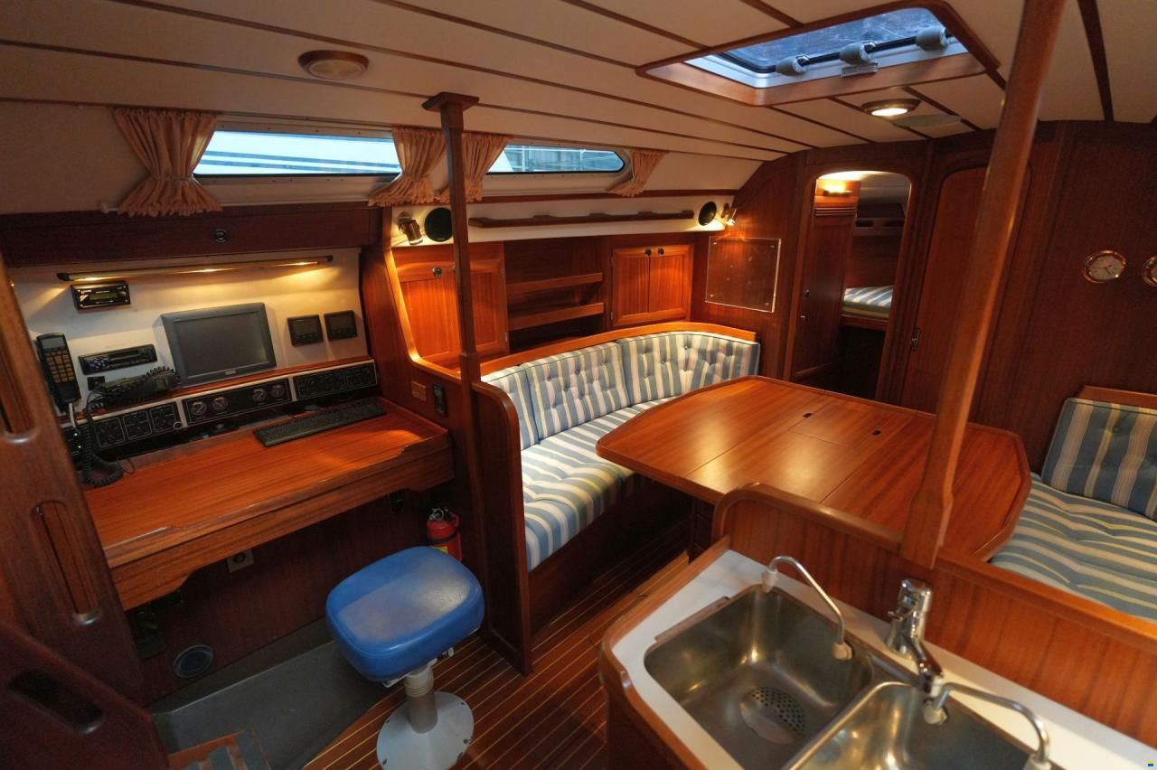 Sweden Yachts 370