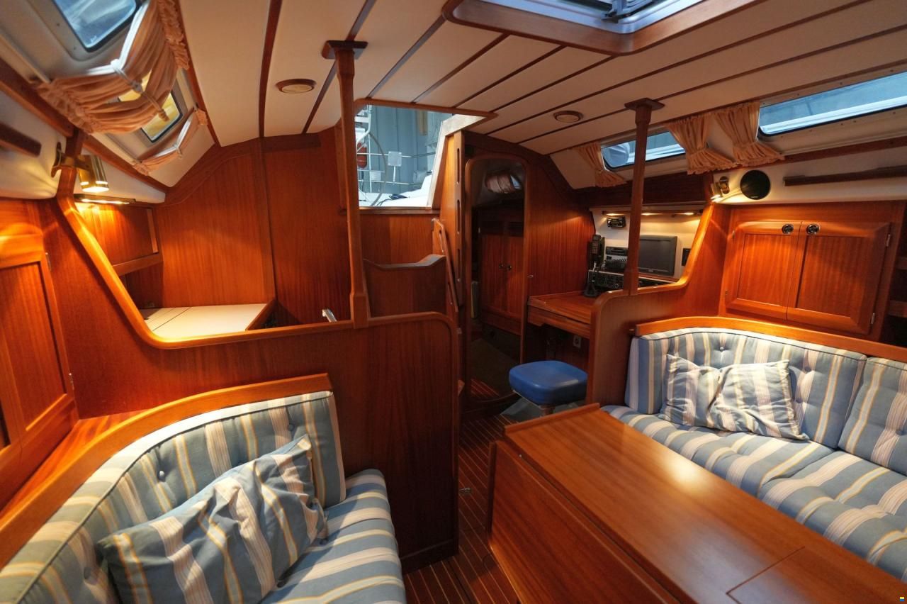 Sweden Yachts 370