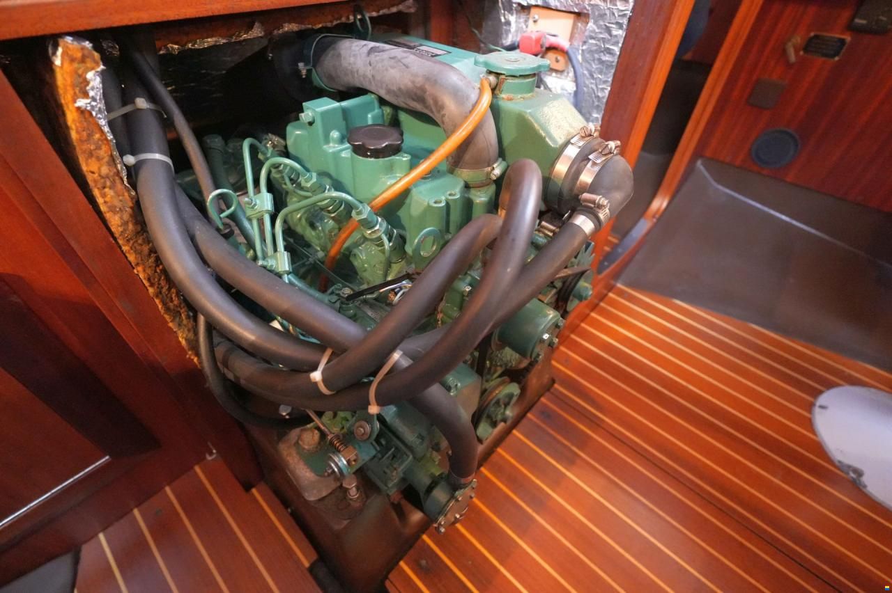 Sweden Yachts 370