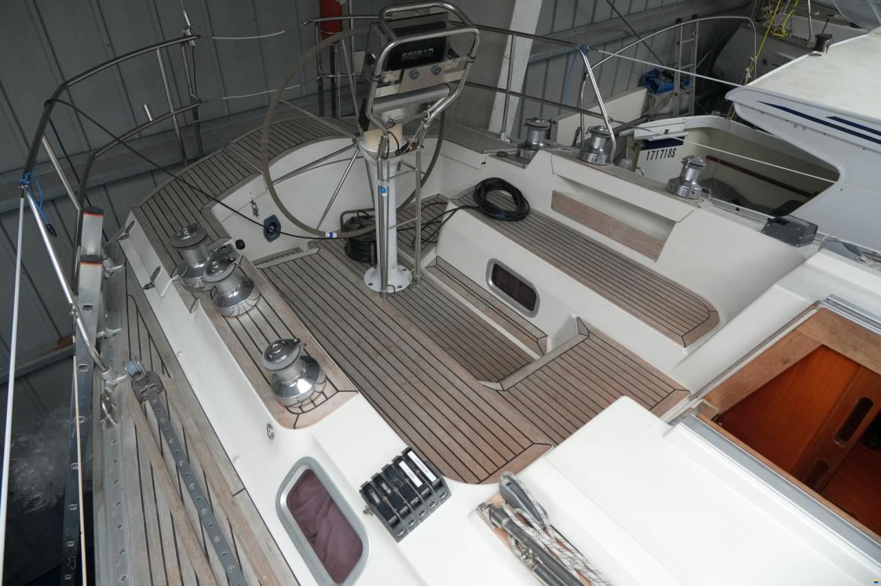 Sweden Yachts 370