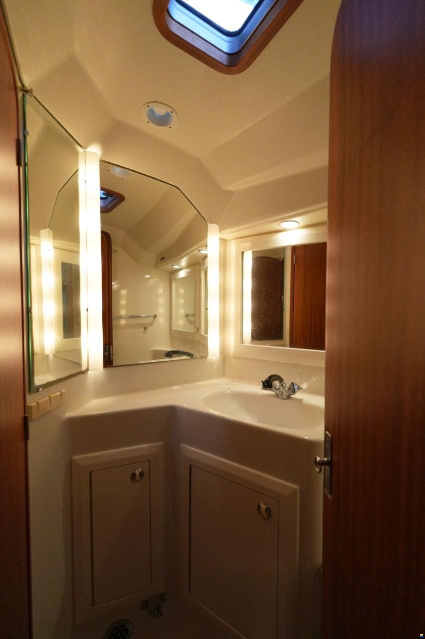 Sweden Yachts 370