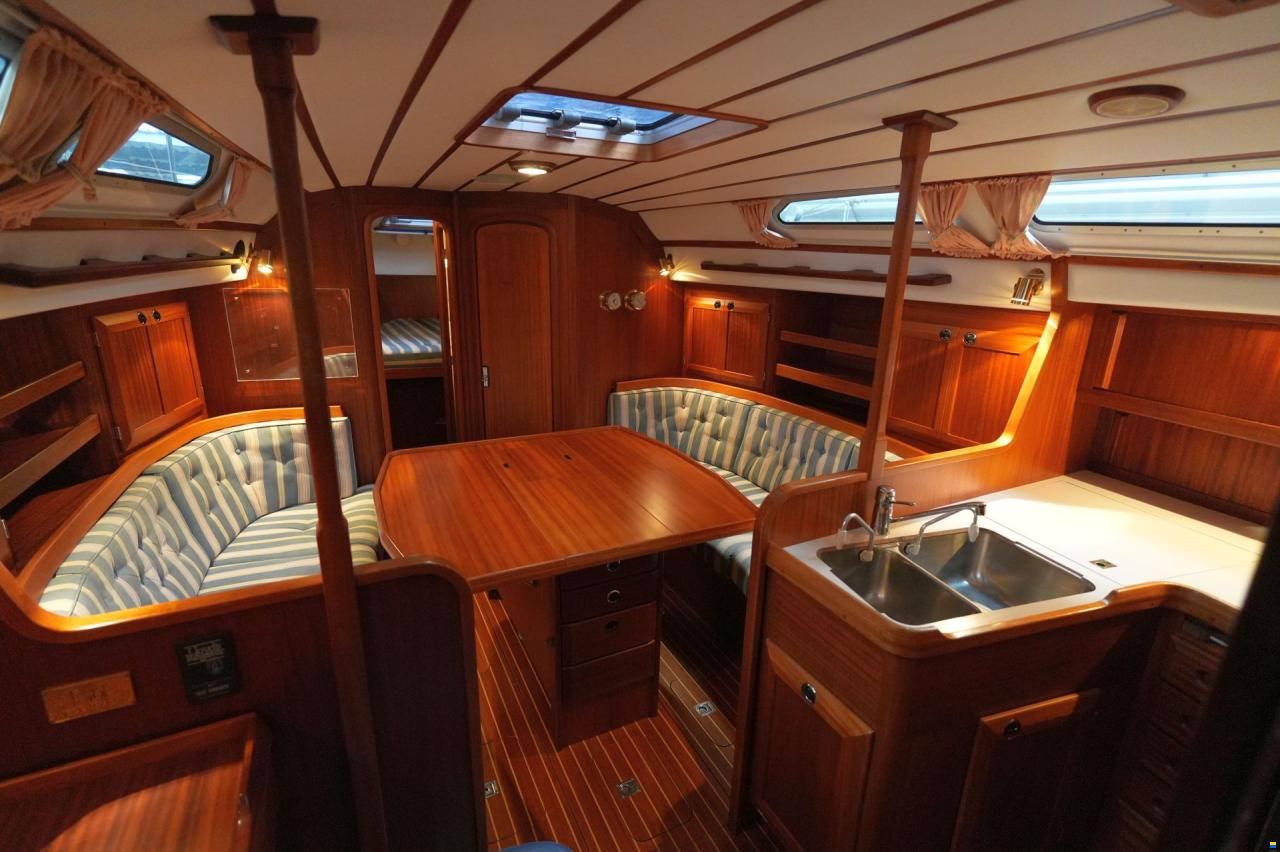 Sweden Yachts 370