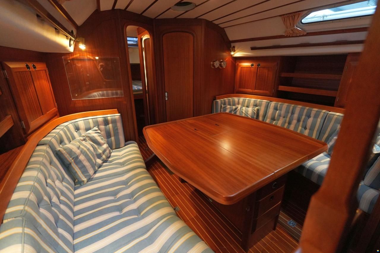Sweden Yachts 370