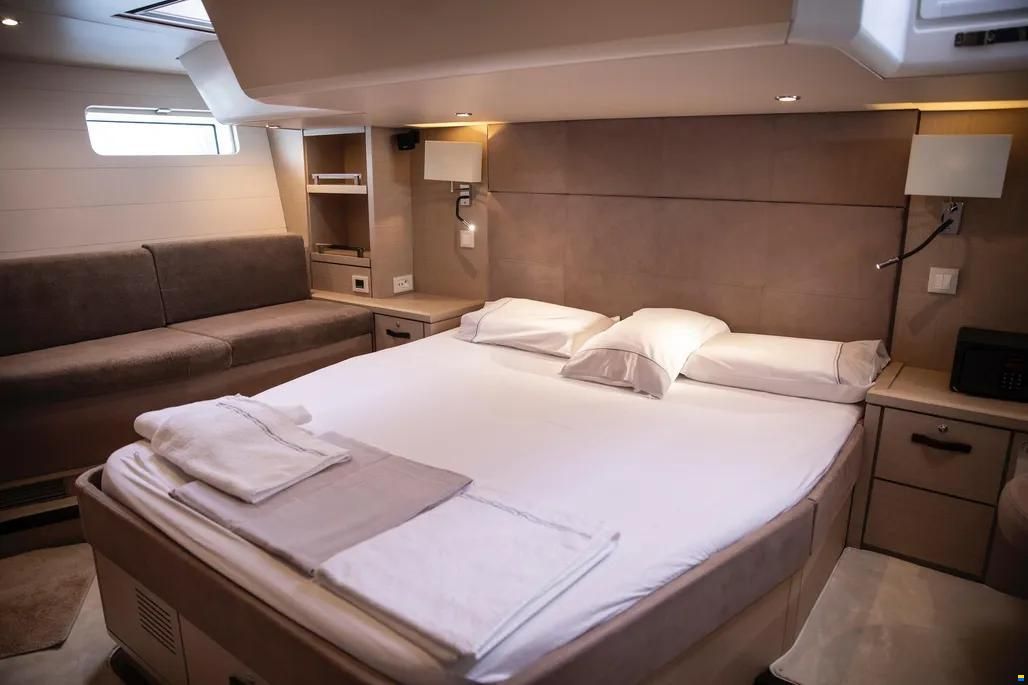 Jeanneau 64 Yacht