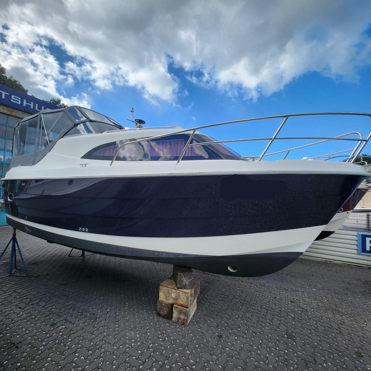 Aqua Royal 780 Cabin