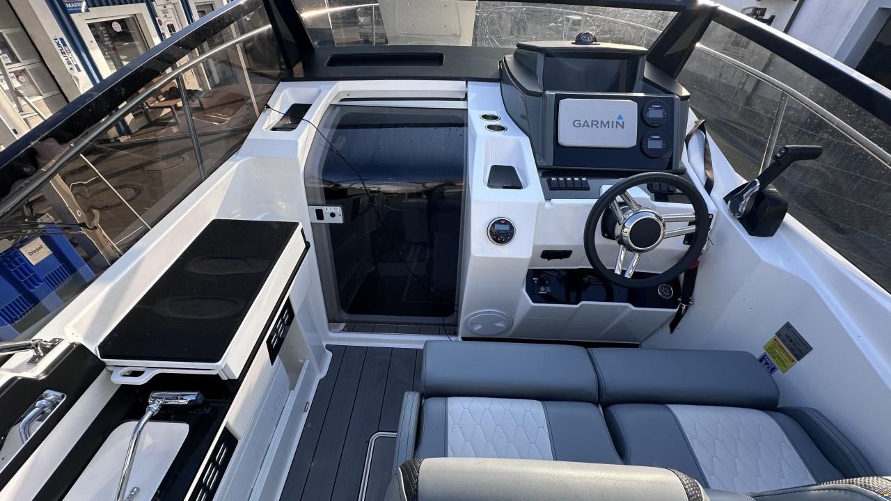 Karnic CS700 S Cabin Cruiser