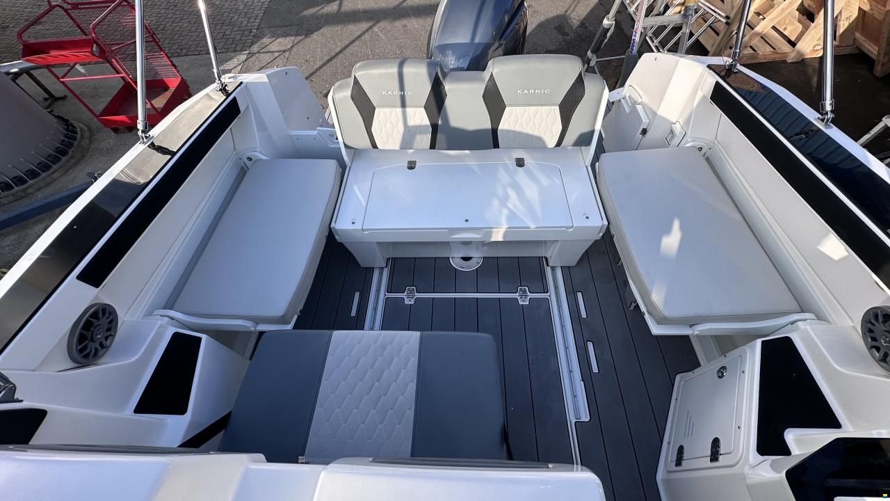 Karnic CS700 S Cabin Cruiser