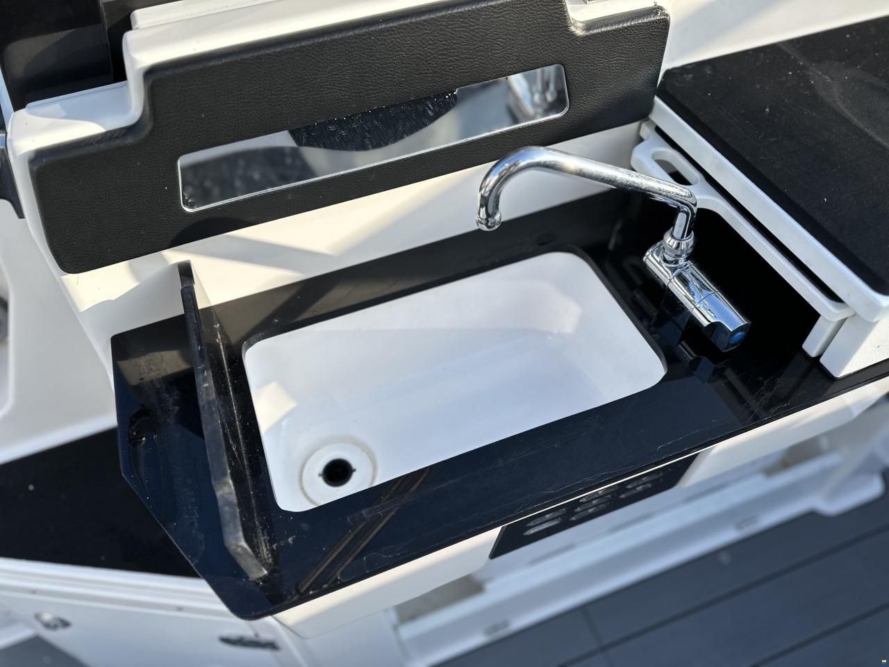 Karnic CS700 S Cabin Cruiser