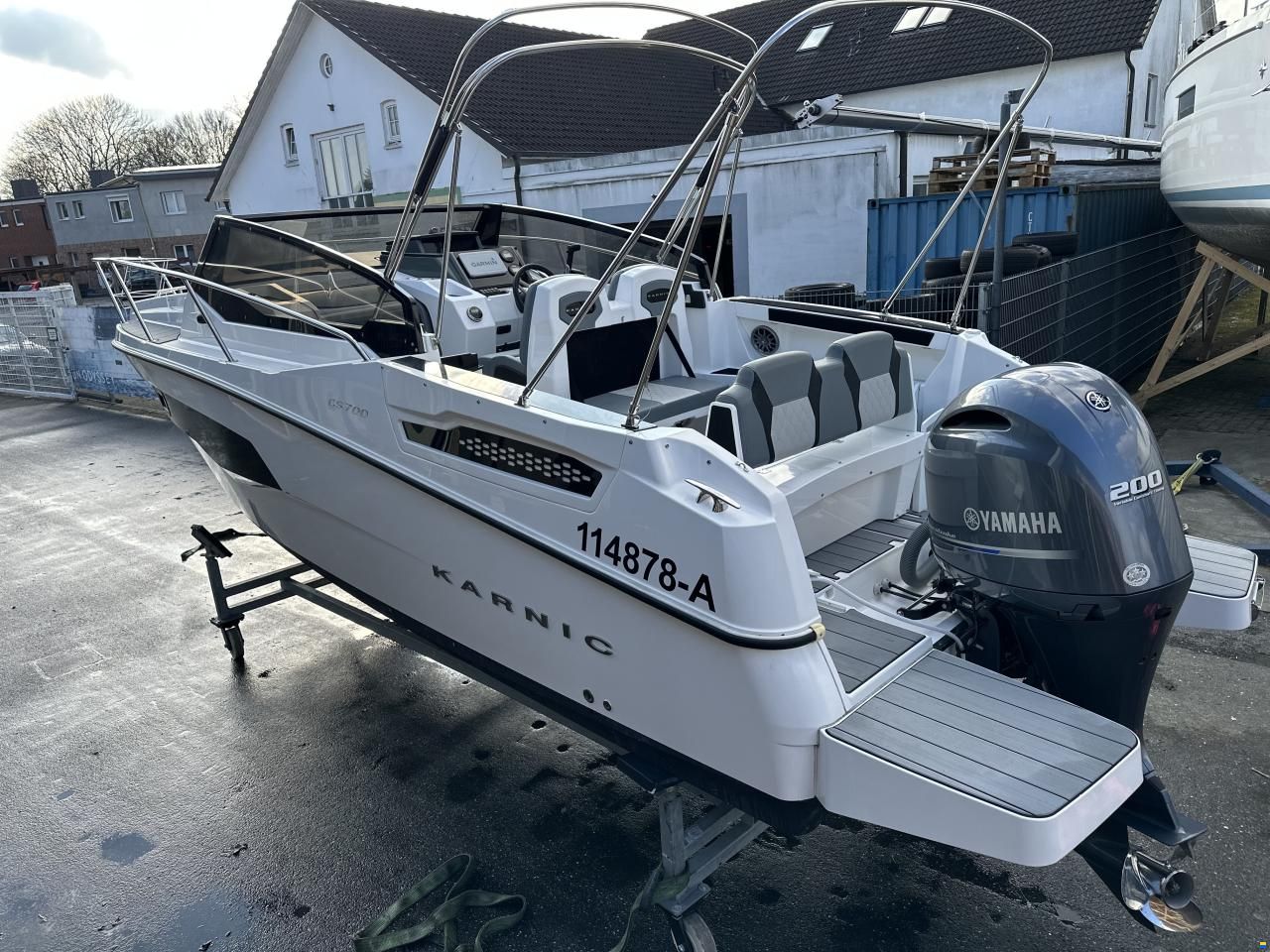 Karnic CS700 S Cabin Cruiser