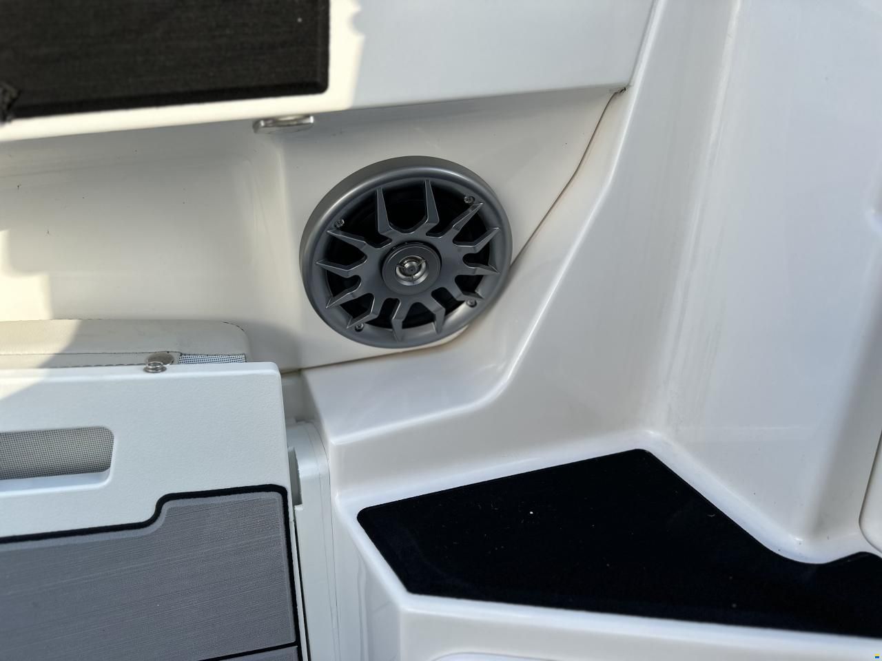 Karnic CS700 S Cabin Cruiser