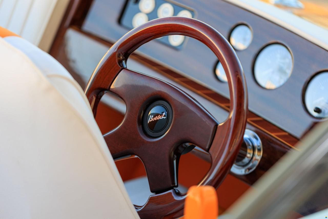 Boesch 560 Sundeck