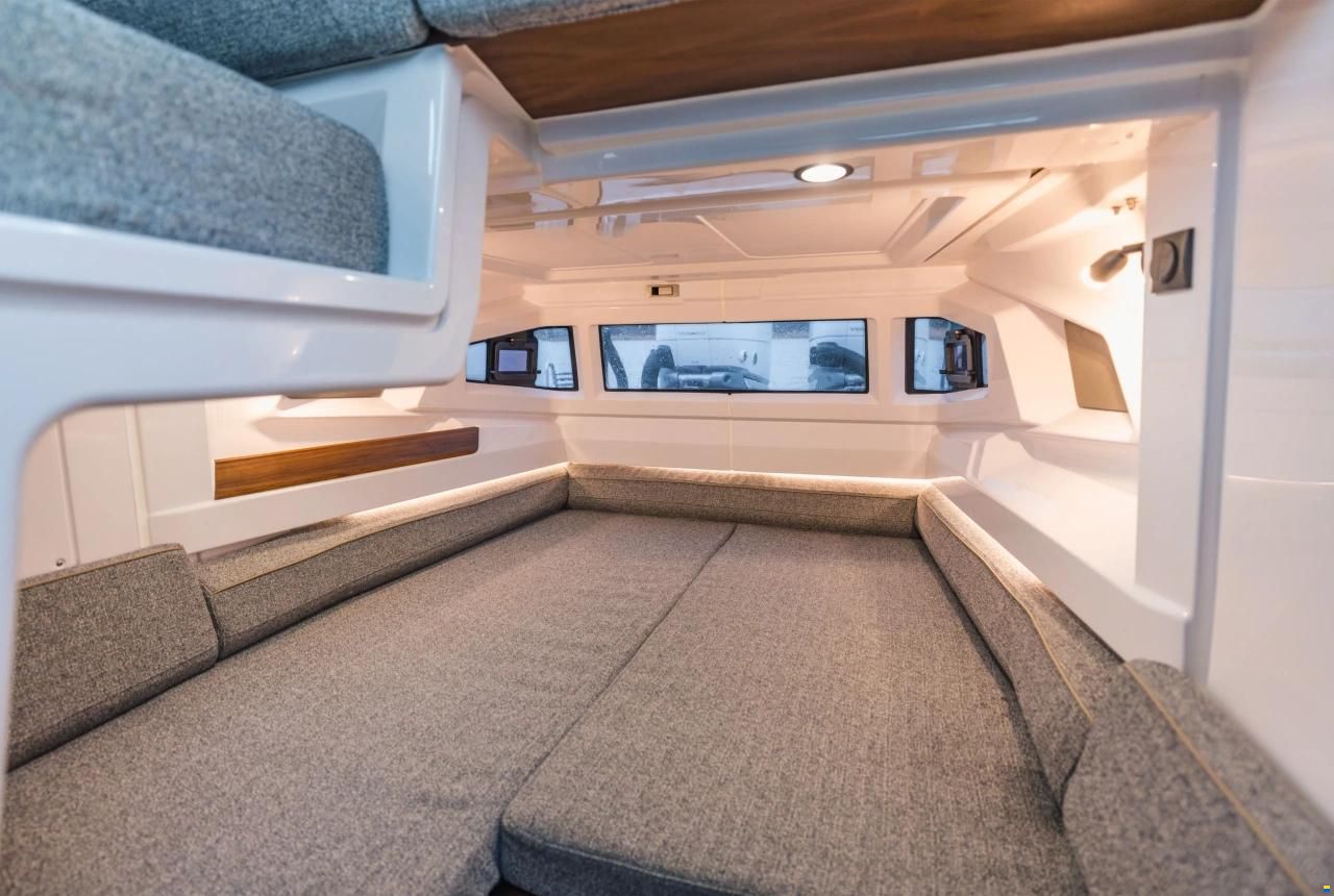 Axopar 38 Cross Cabin