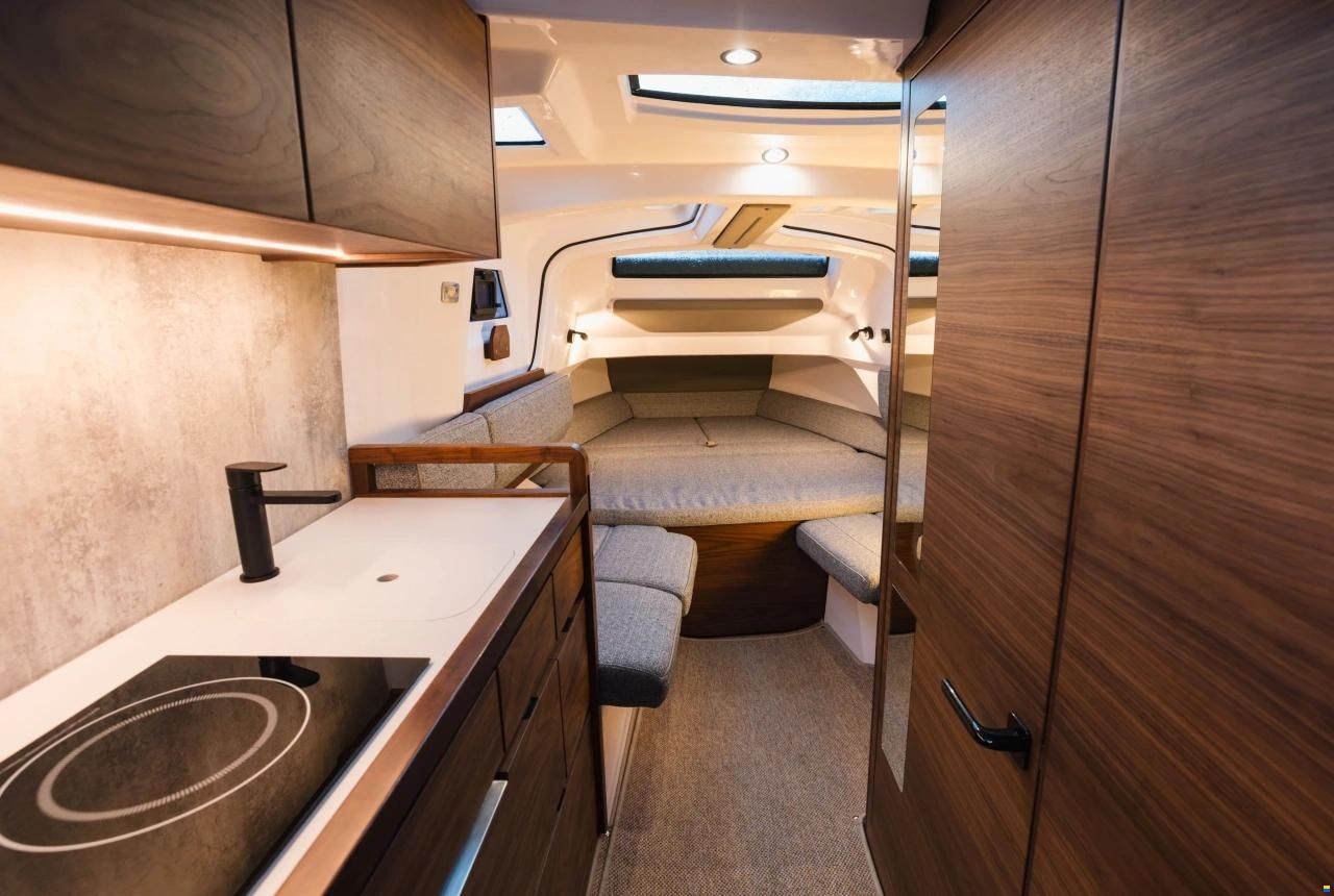 Axopar 38 Cross Cabin