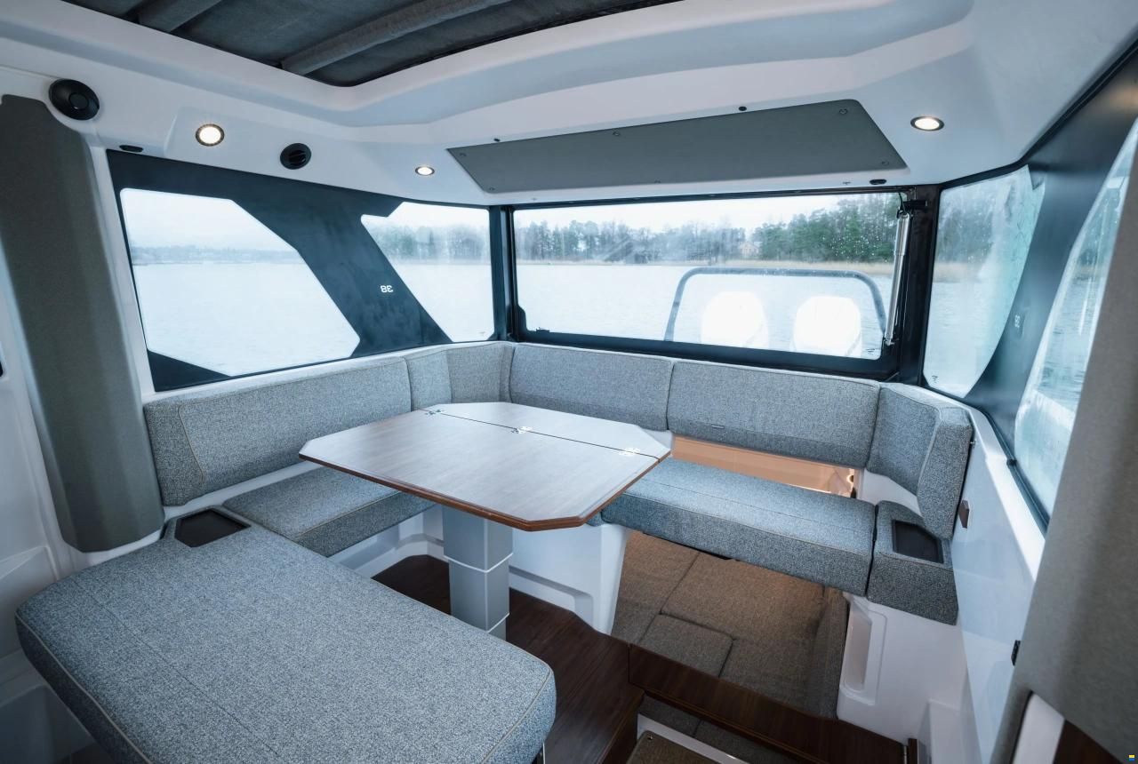 Axopar 38 Cross Cabin