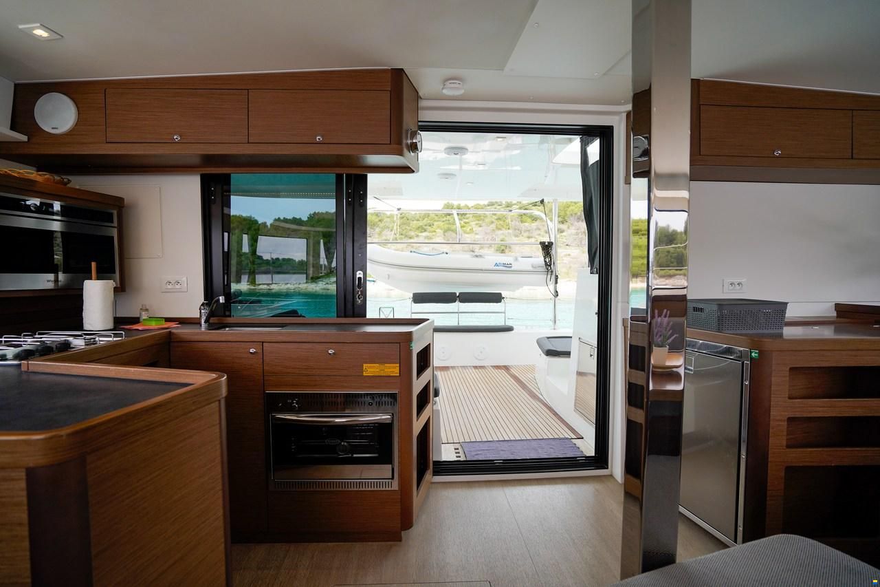 Lagoon 42