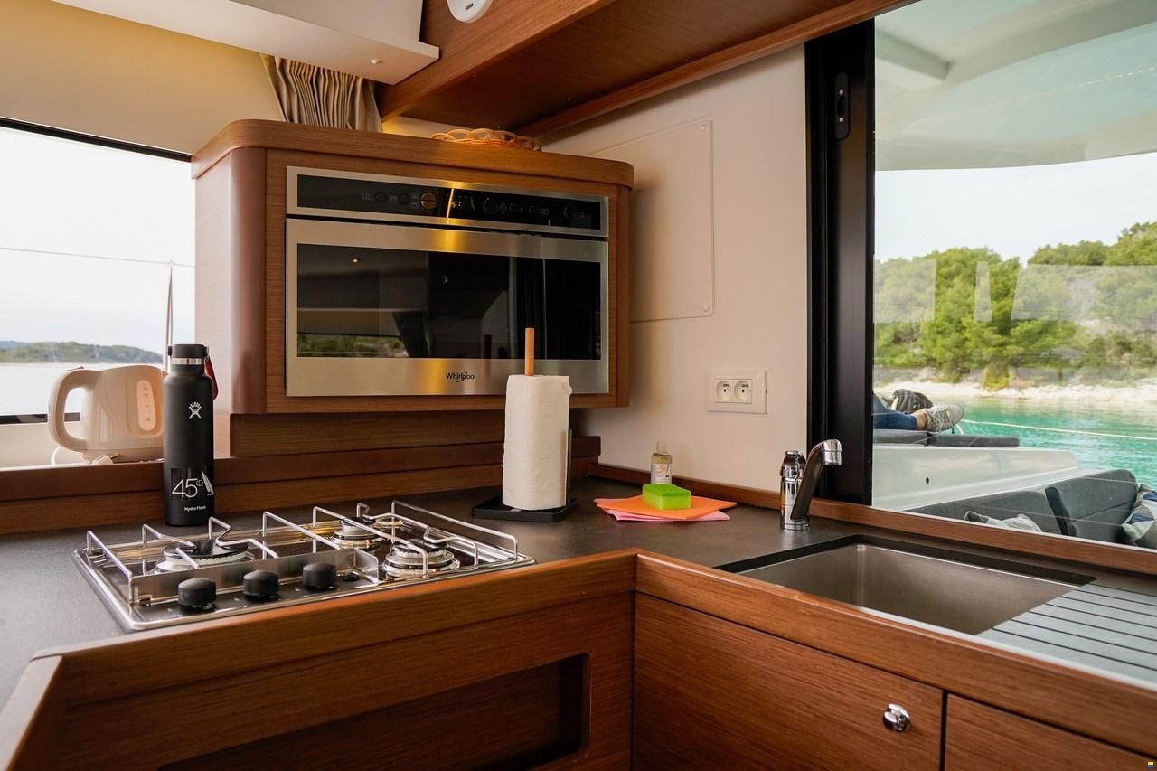 Lagoon 42