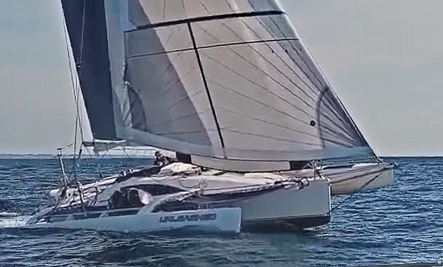 Farrier F32-RX folding trimaran