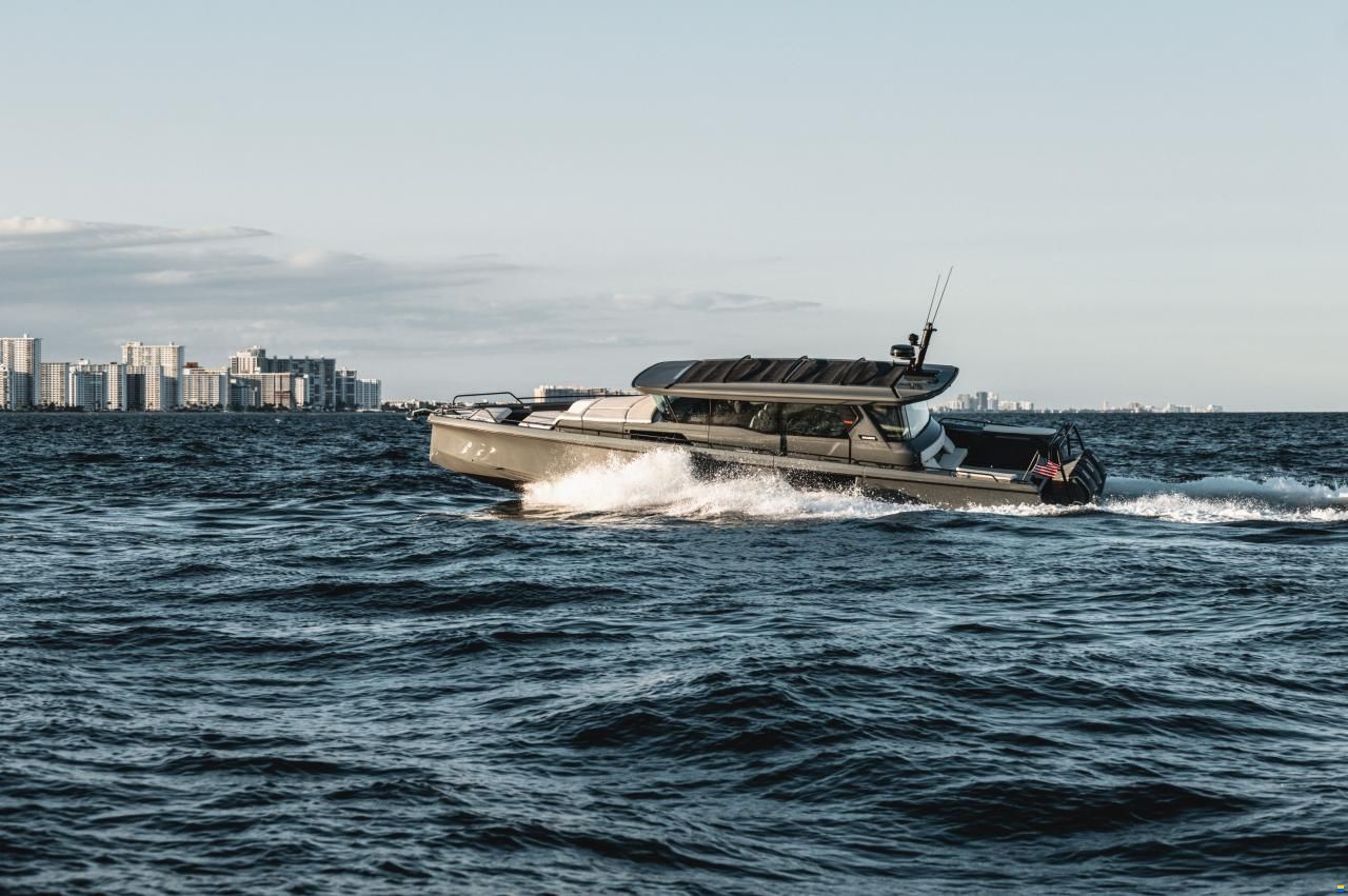 Brabus Shadow 1500 Cross Cabin