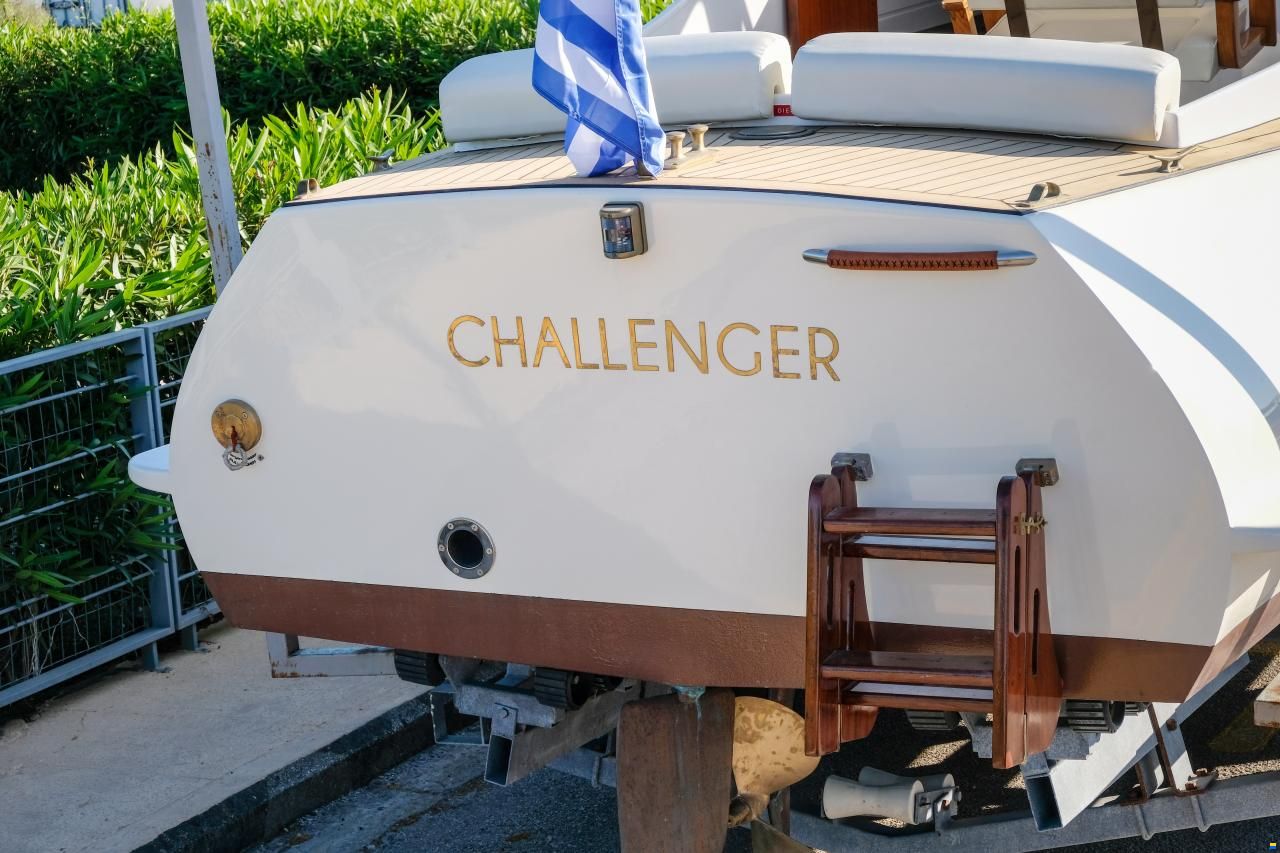 CYB Motor Yacht