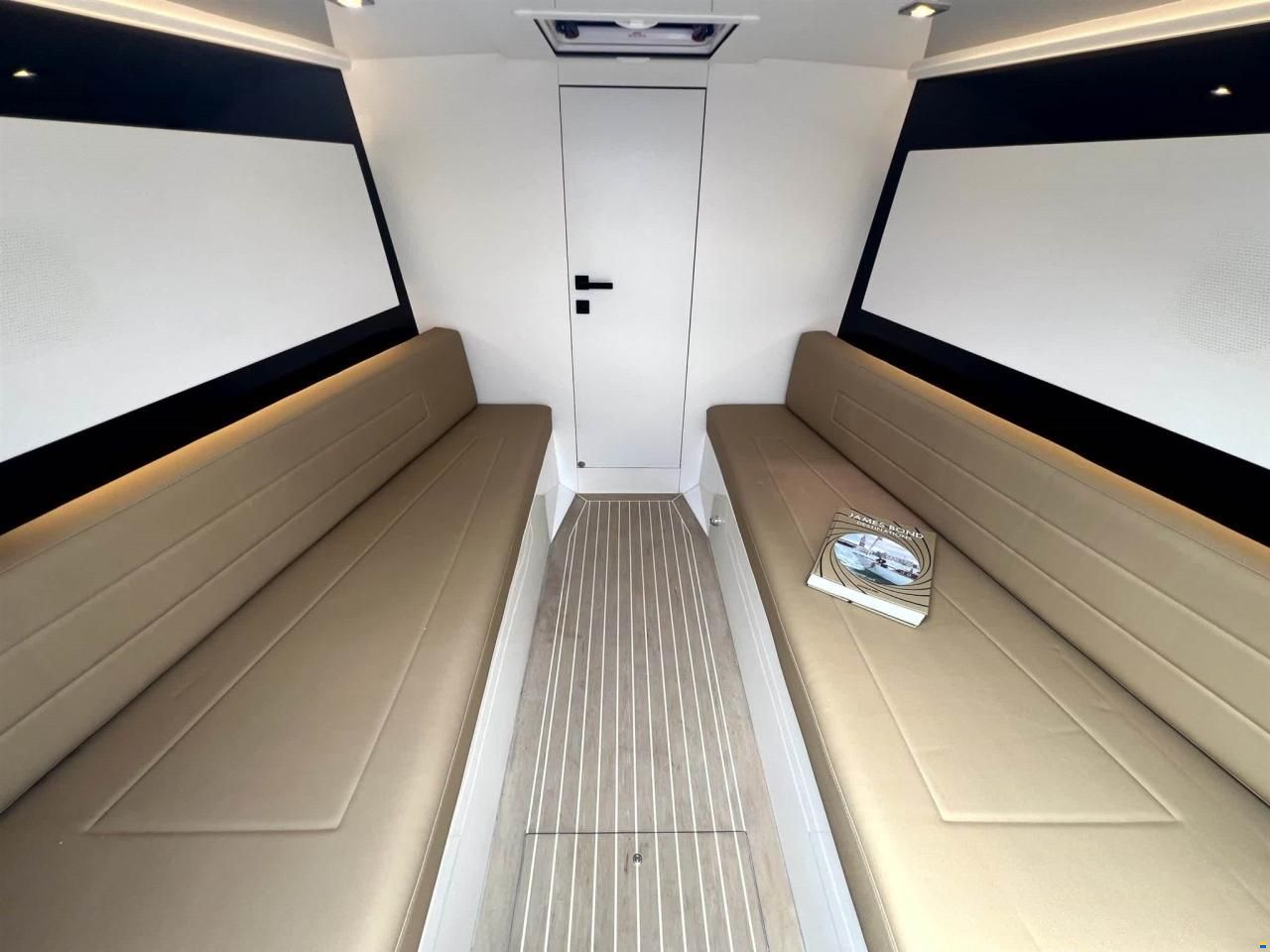 VanDutch 32 - Goldfinger