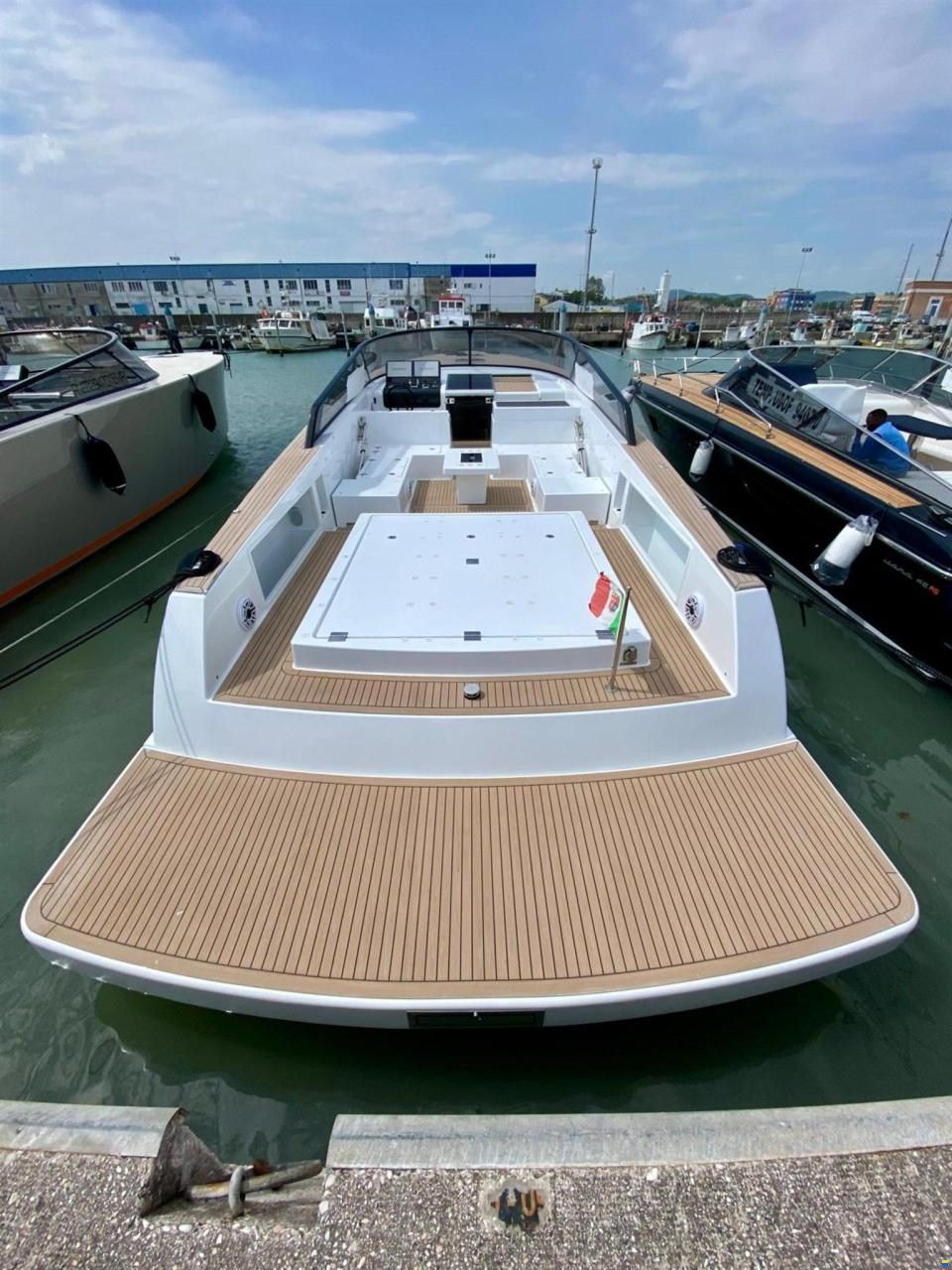 VanDutch 48
