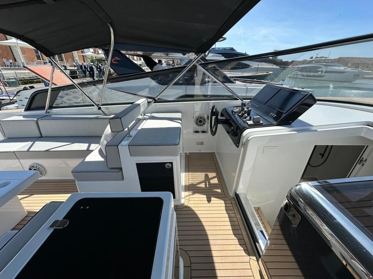 VanDutch 48