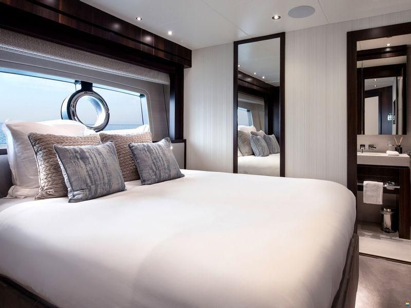 Sunseeker 95 Yacht