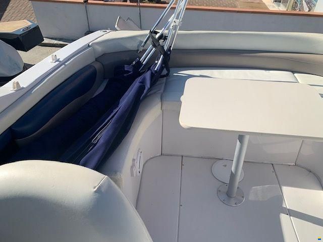 Four Winns 225 SUNDOWNER