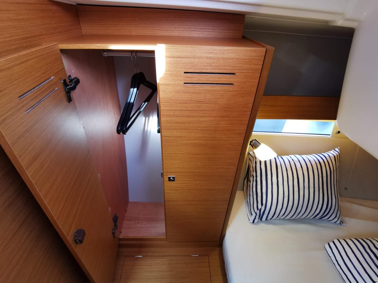 Dufour 390