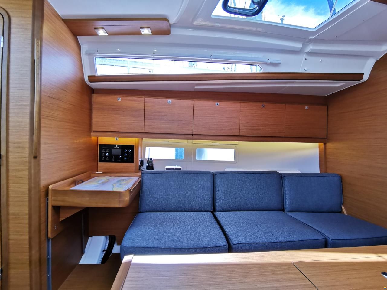 Dufour 390