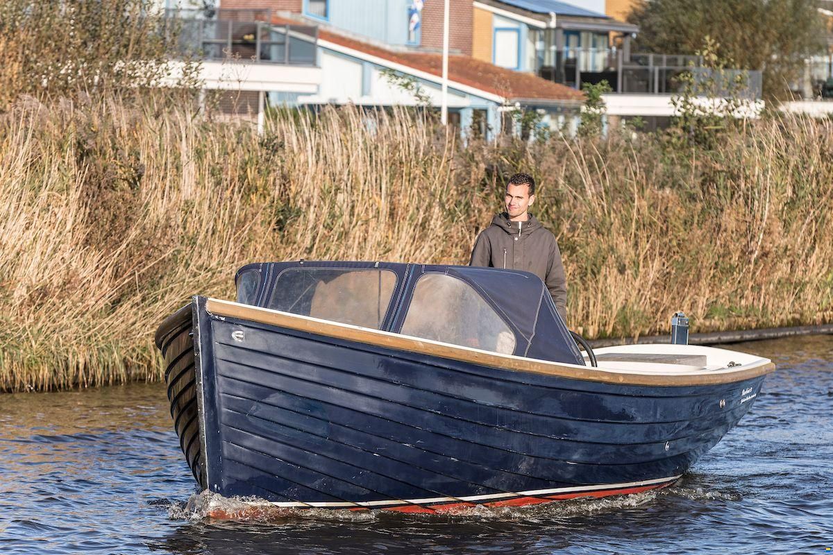 Victoria 700