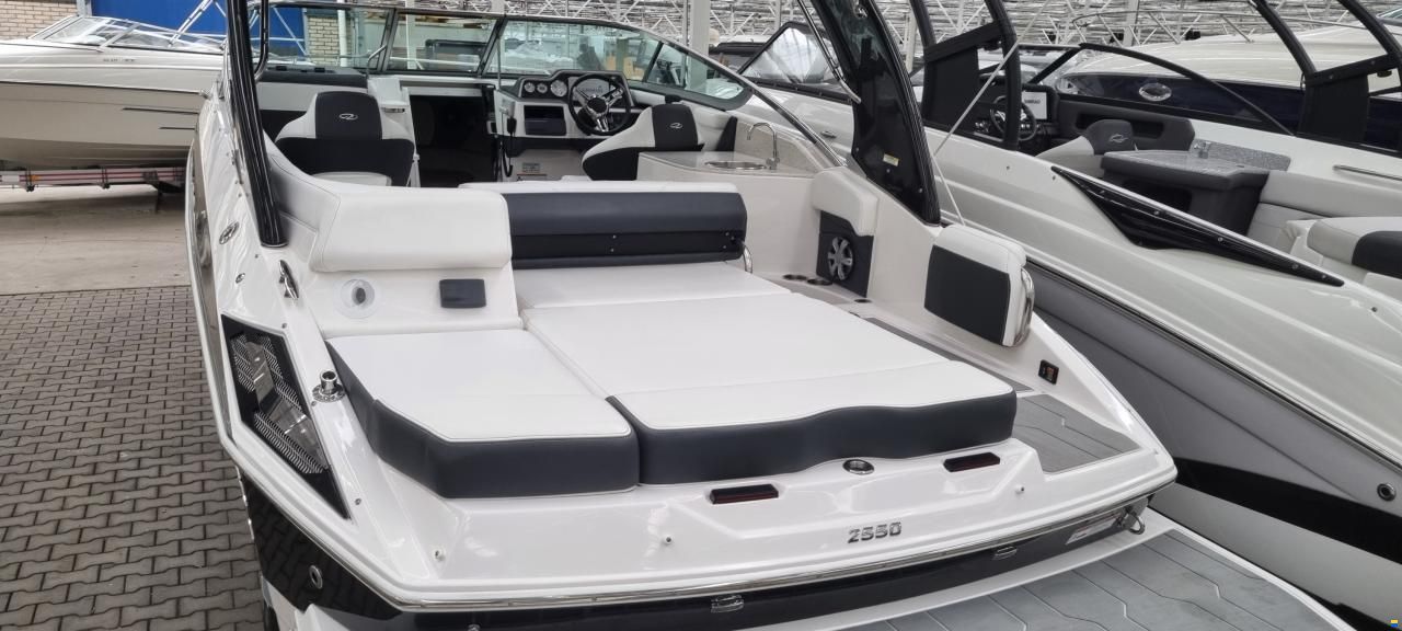 Regal 2550 Cuddy