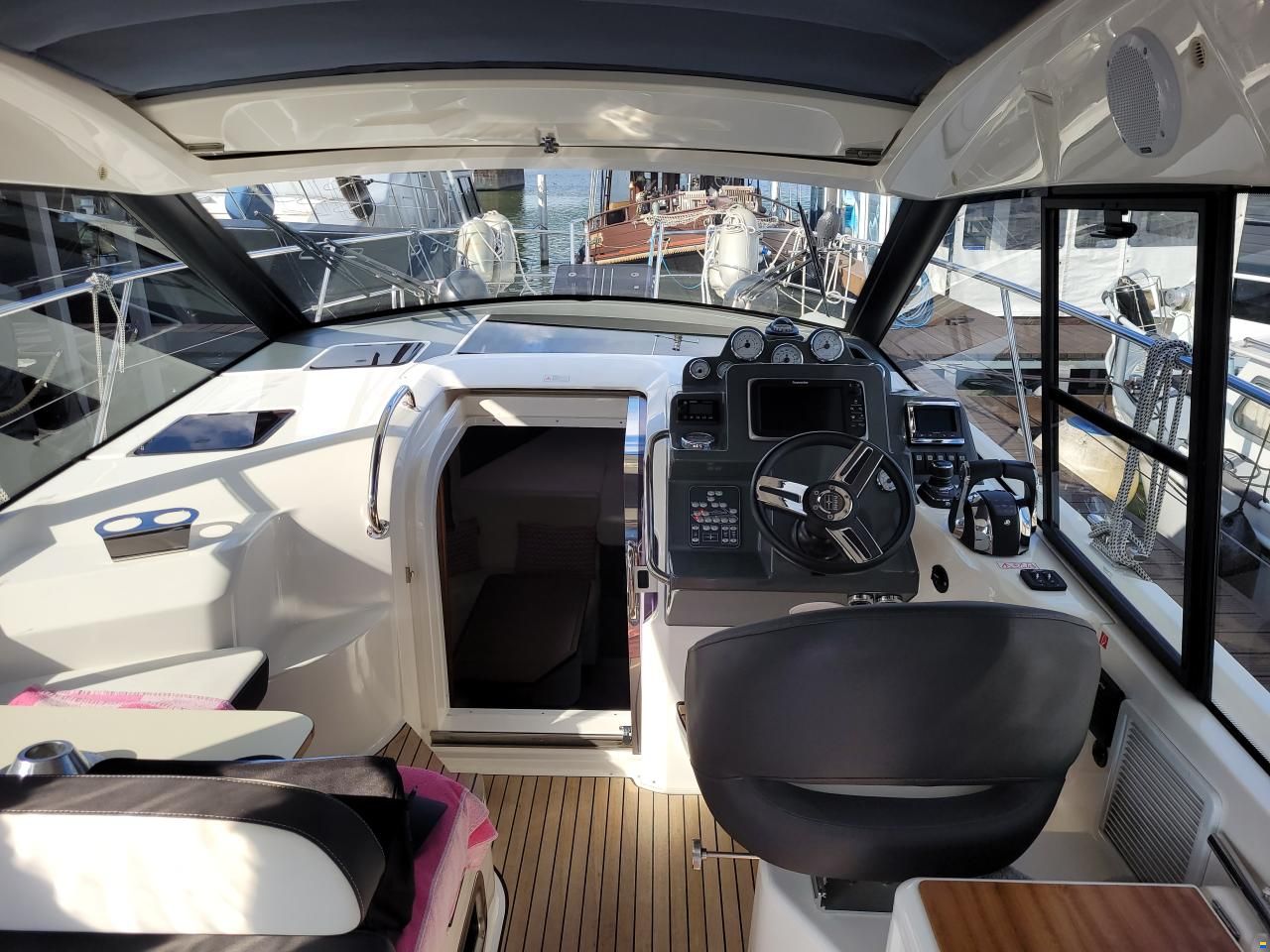 Bavaria S33HT