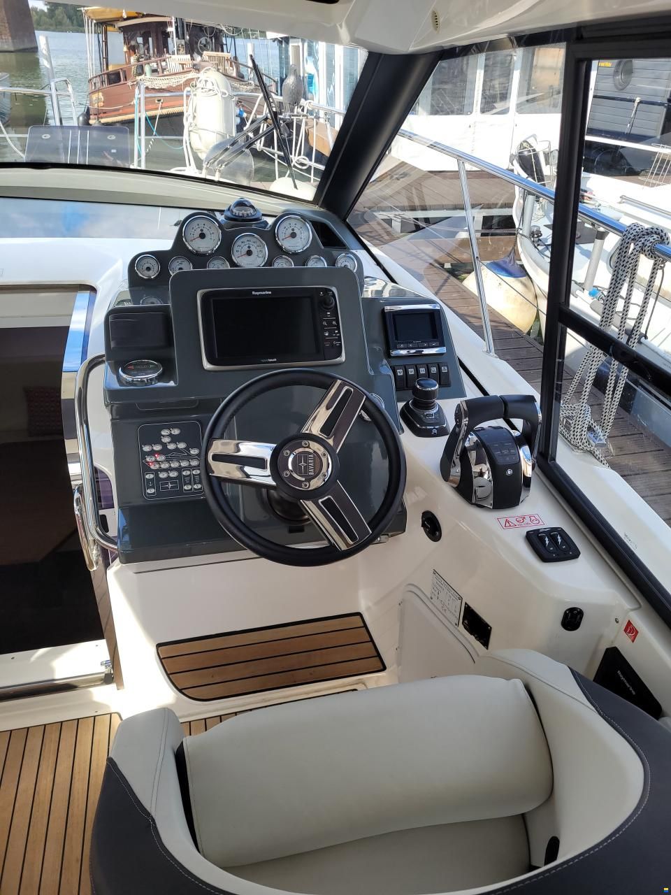 Bavaria S33HT