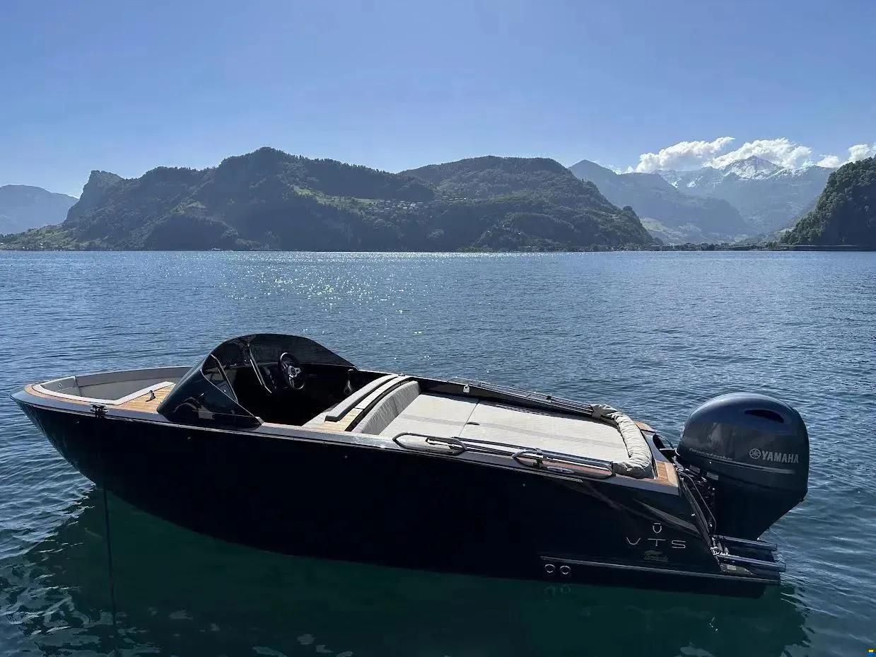 VTS Boats Flying Shark 5.7 Black Capri