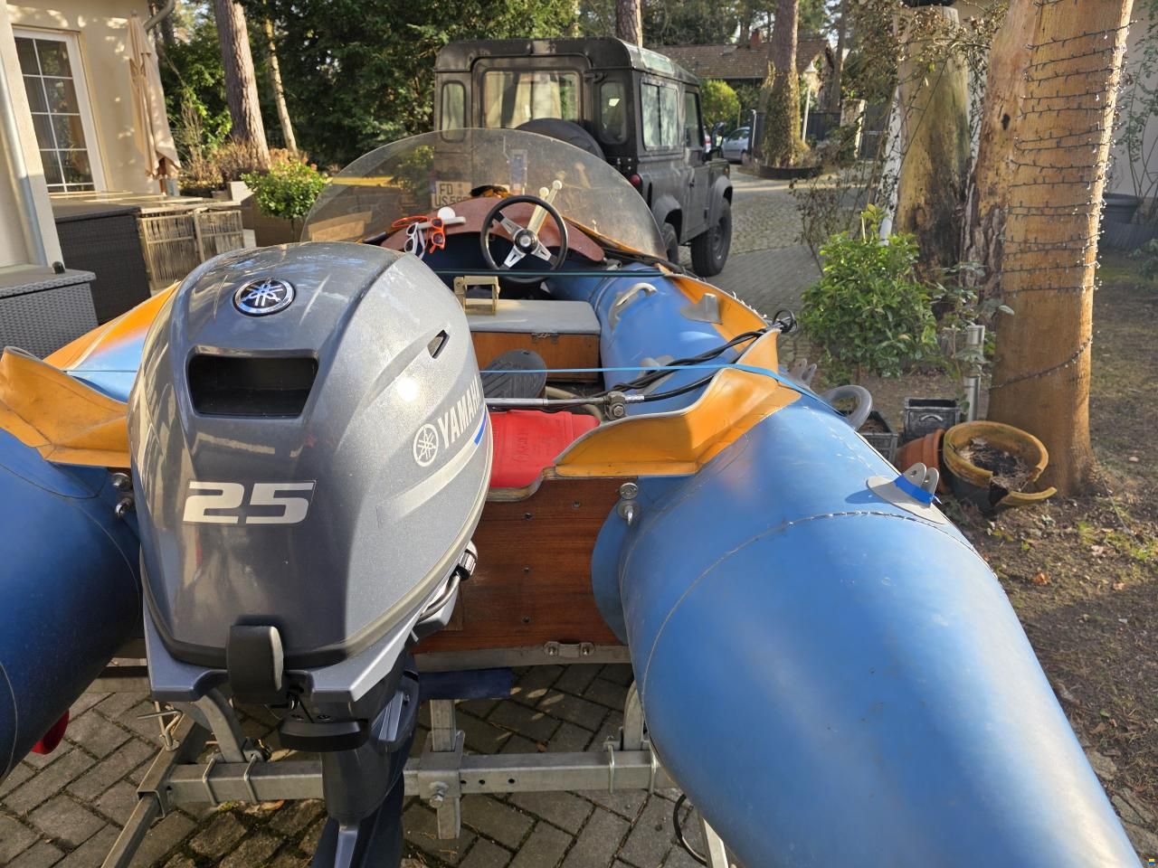 Yamaha F25G auf DSB Hypalon Zephyr 404