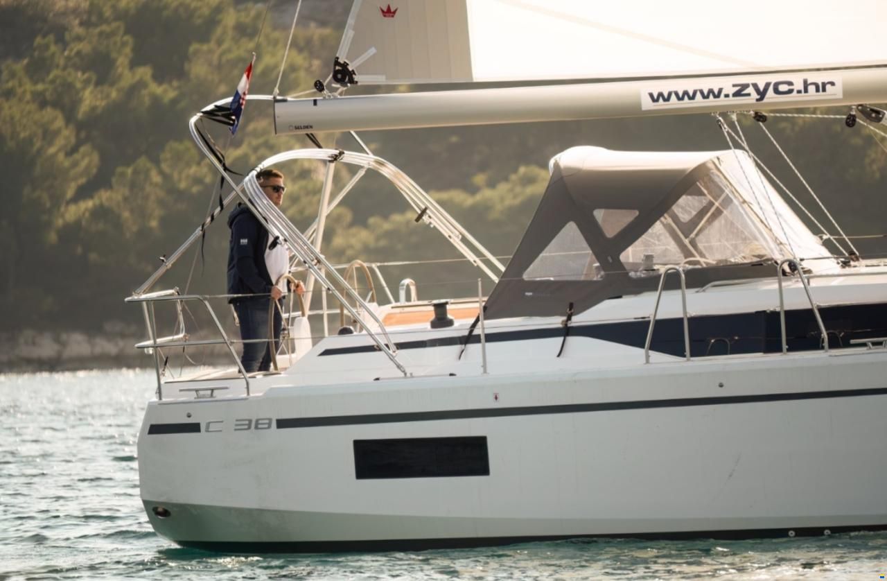 Bavaria C38