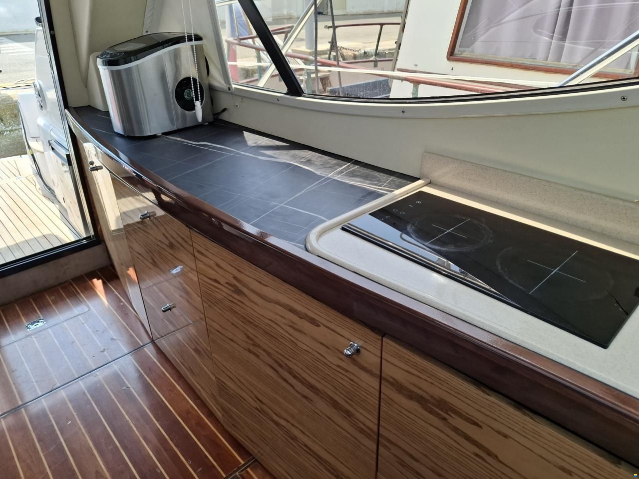 Sealine C39