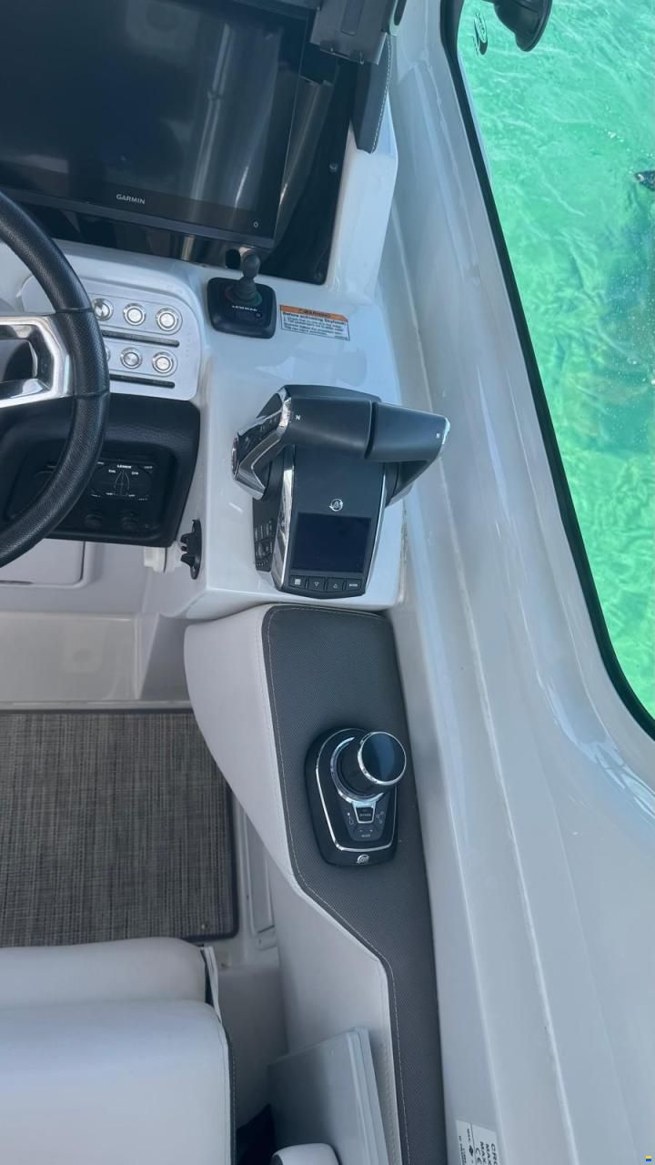 Crownline 310 CRX